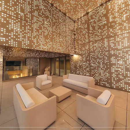 Premium & Wellness With Jacuzzi, Sauna , Gym , Pool * Bukarest