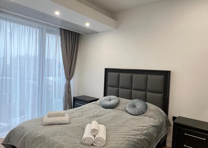 Premium & Wellness With Jacuzzi, Sauna , Gym , Pool *