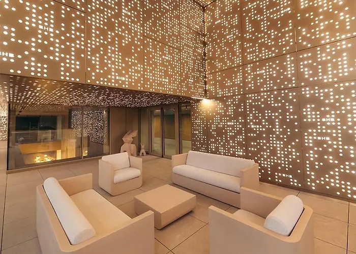 Premium & Wellness With Jacuzzi, Sauna , Gym , Pool 布加勒斯特