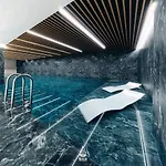 Apartment Premium & Wellness With Jacuzzi, Sauna , Gym , Pool *