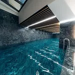 Premium & Wellness With Jacuzzi, Sauna , Gym , Pool * Bukarest