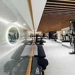 Premium & Wellness With Jacuzzi, Sauna , Gym , Pool Bukarest